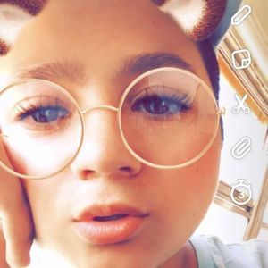 Meet your Posher, Carlos